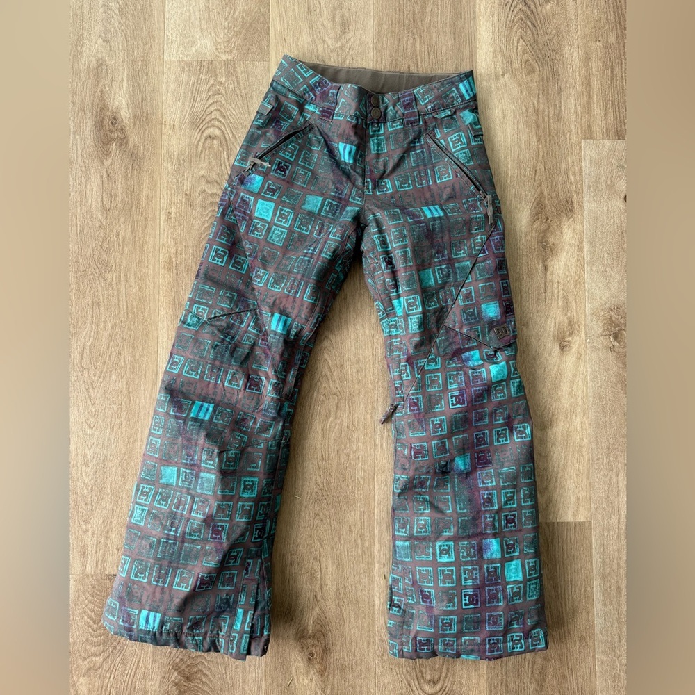 Y2K DC Kids Snowboarding Women’s XS Snow Pants Logo Graphic Grunge Skater Punk